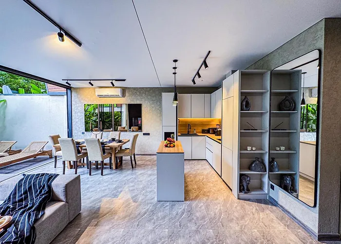 Superior Luxury Loft With Working Desk, Instagramable Pool Kerobokan